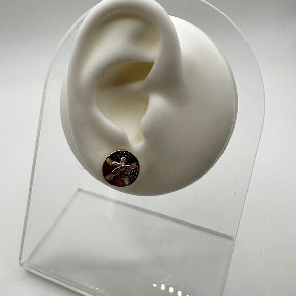 SALE! Vintage Avon gold tone sand dollar stud earrings! - Picture 7 of 11